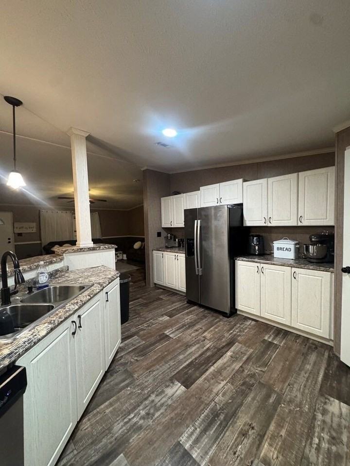4009 Brook Ave - Photo 2 of 5