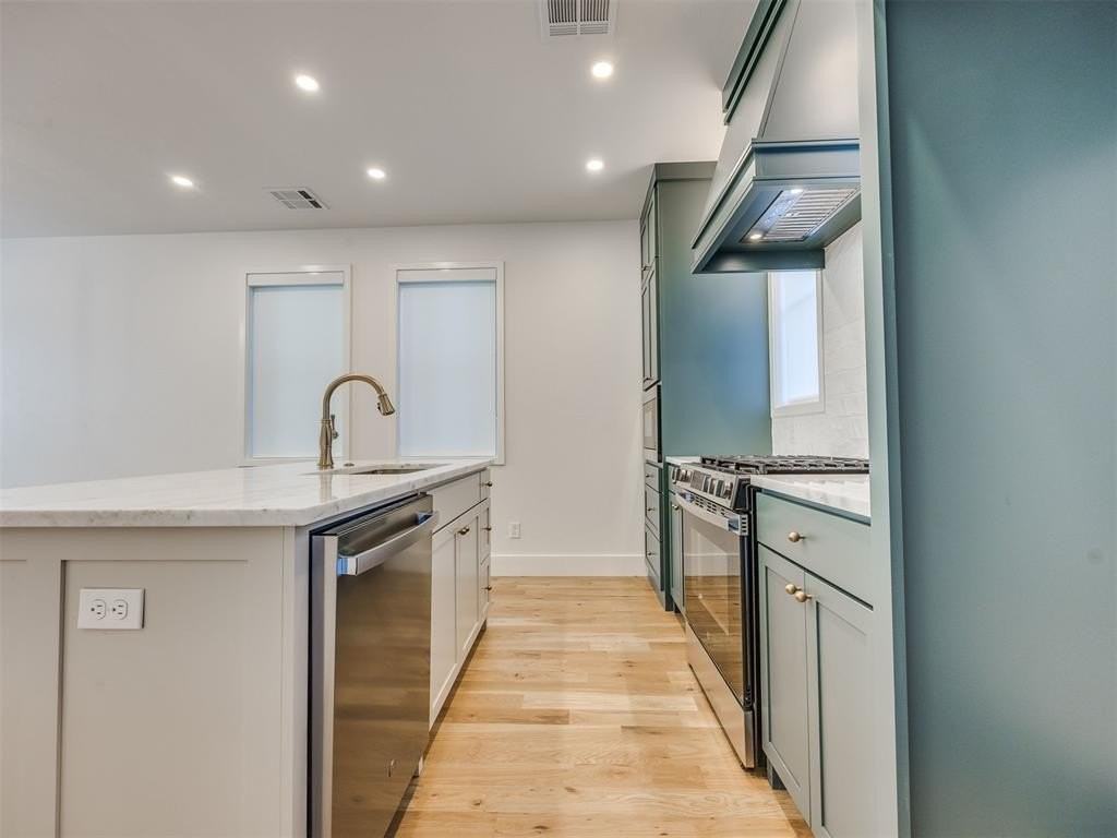 1078 Hangar Dr - Photo 2 of 11