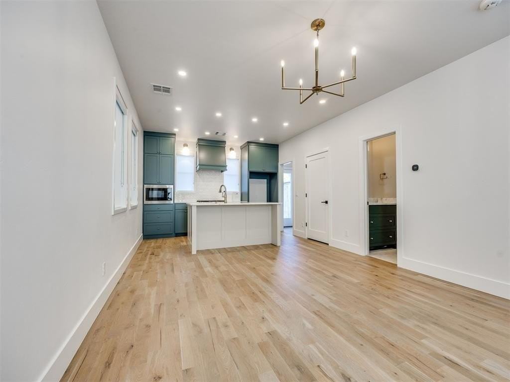 1078 Hangar Dr - Photo 3 of 11