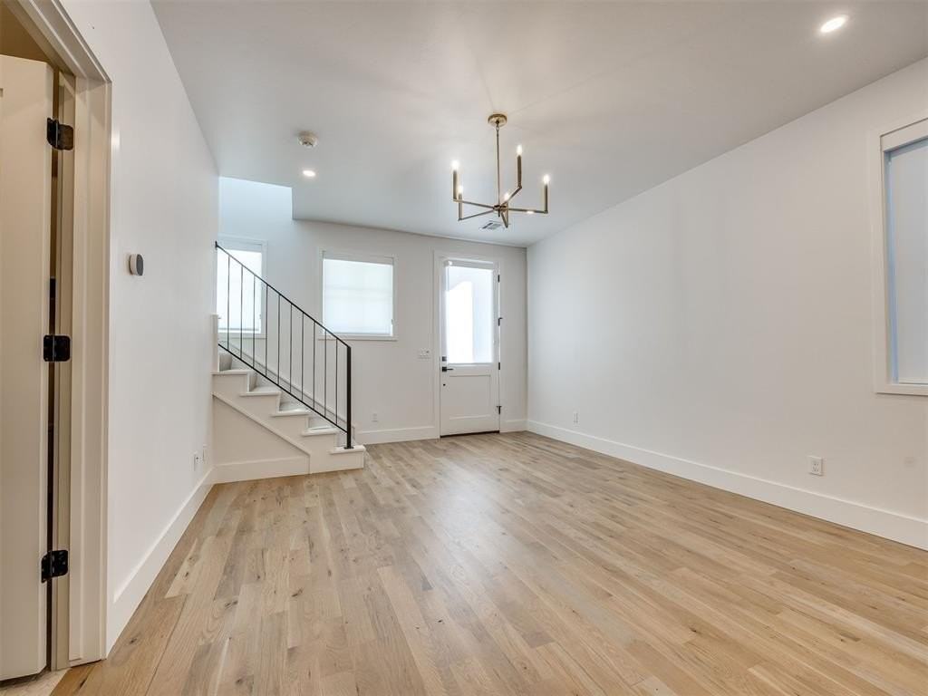 1078 Hangar Dr - Photo 4 of 11