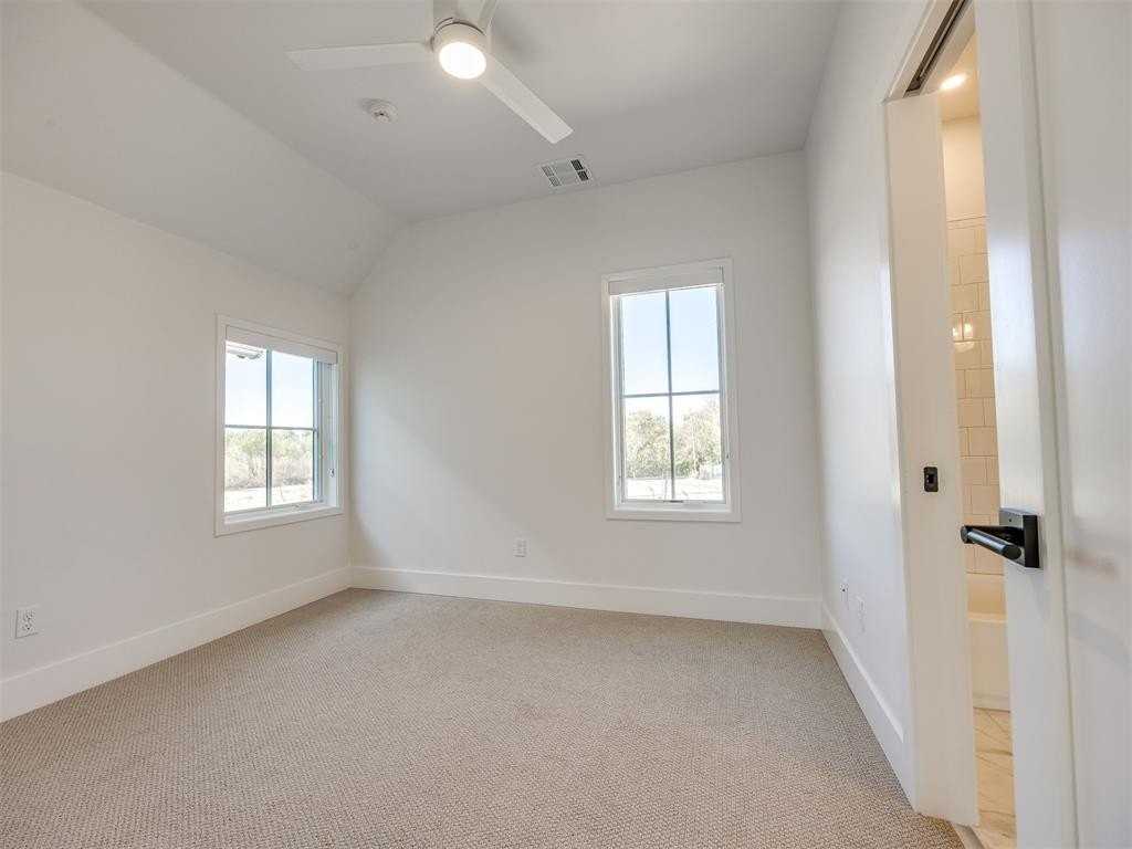 1078 Hangar Dr - Photo 5 of 11