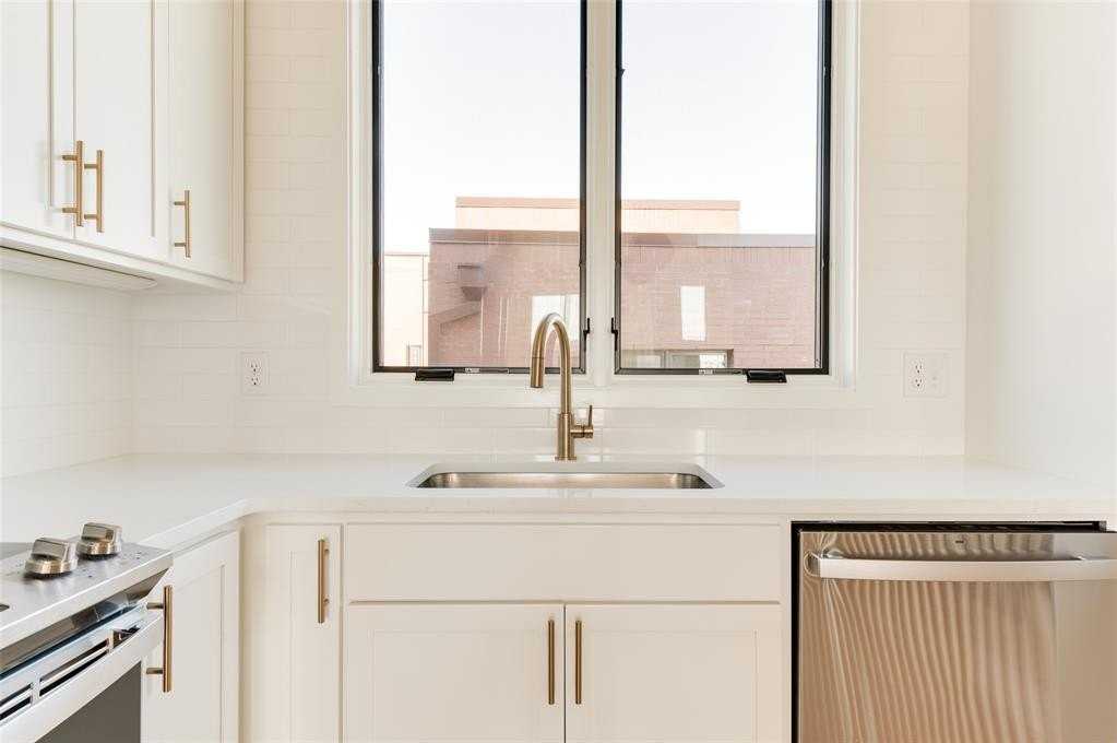 1701 Wheeler St - Photo 7 of 11