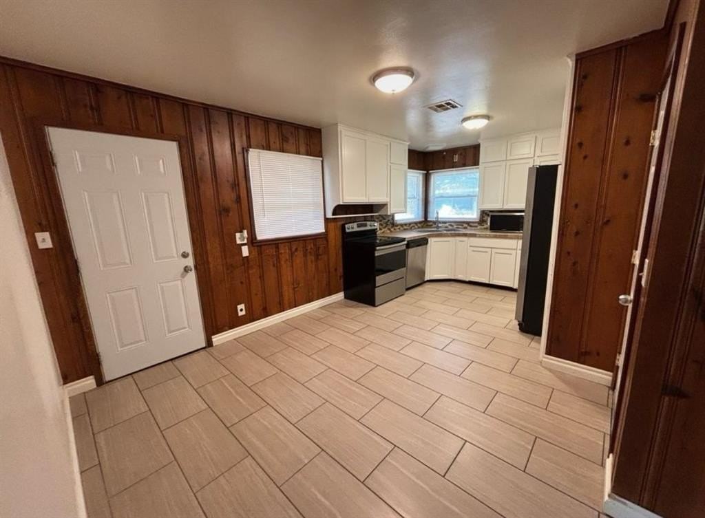 1230 Caddell Ln - Photo 4 of 13