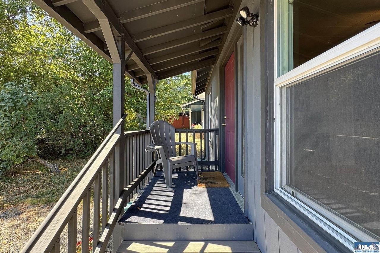 1031 Glenwood St - Photo 2 of 37
