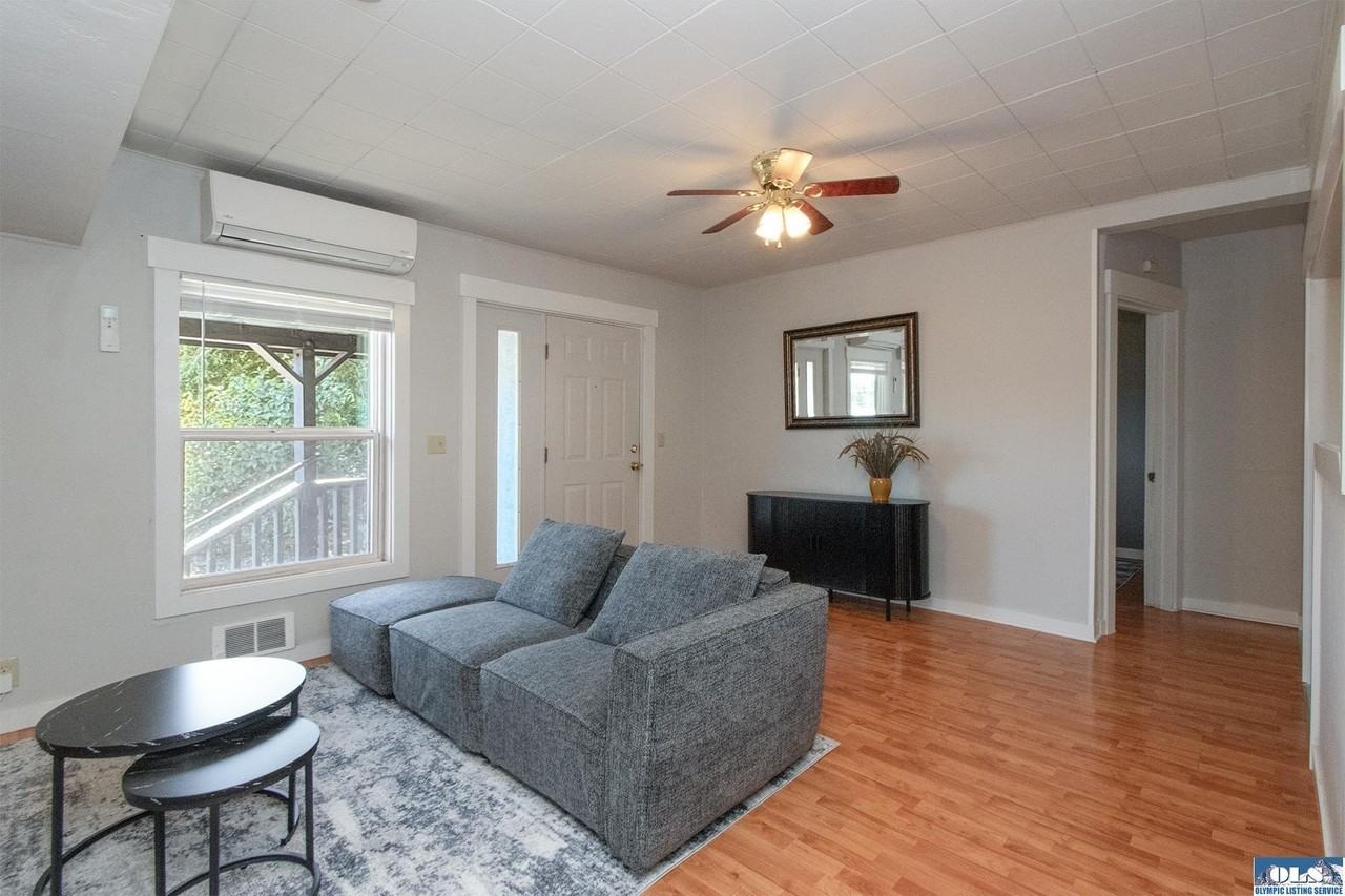 1031 Glenwood St - Photo 5 of 37