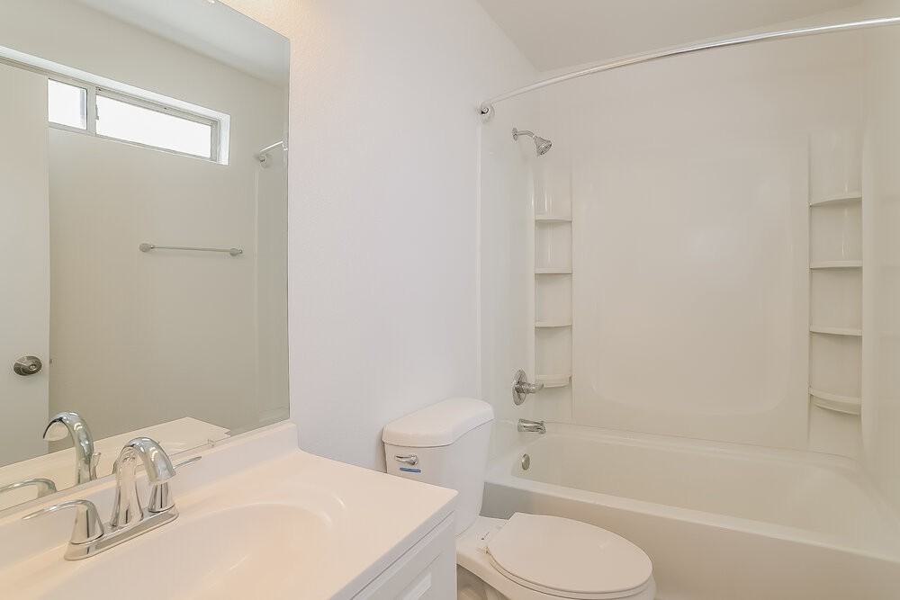 15905 W Elm St - Photo 7 of 16