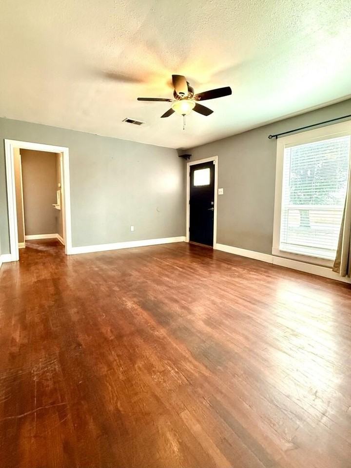 2000 W Kentucky Ave - Photo 3 of 24
