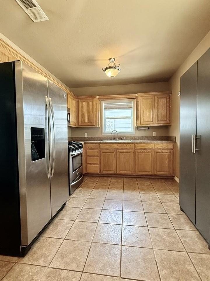 2000 W Kentucky Ave - Photo 5 of 24