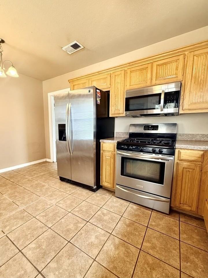 2000 W Kentucky Ave - Photo 7 of 24