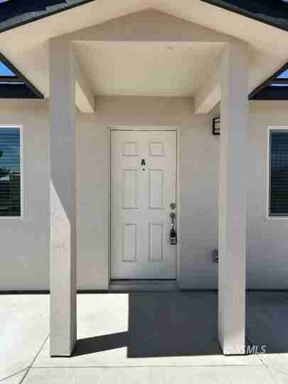 1340A W Mariposa Ave - Photo 2 of 13