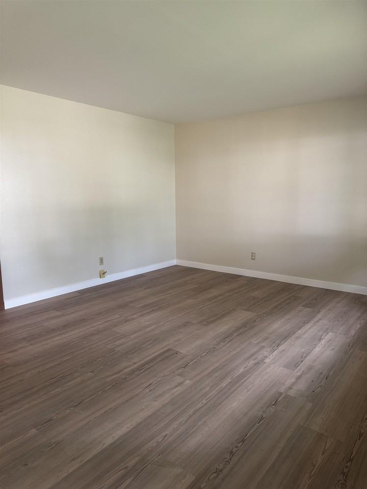 5213 Village Ct - Photo 2 of 6