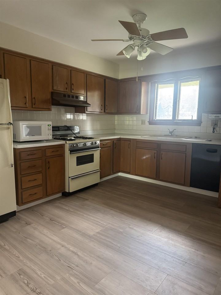 5213 Village Ct - Photo 4 of 6