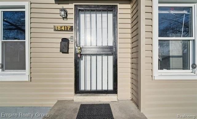 18417 Albion St - Photo 2 of 5