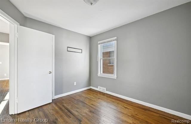 18417 Albion St - Photo 5 of 5