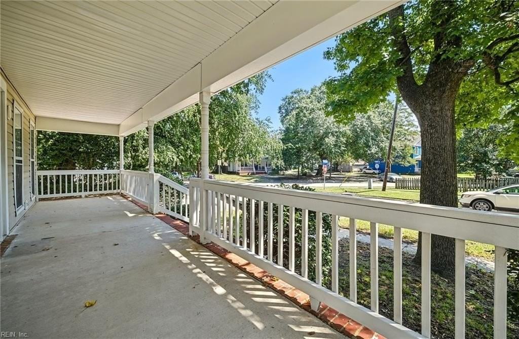 1250 W 27th St - Photo 4 of 50