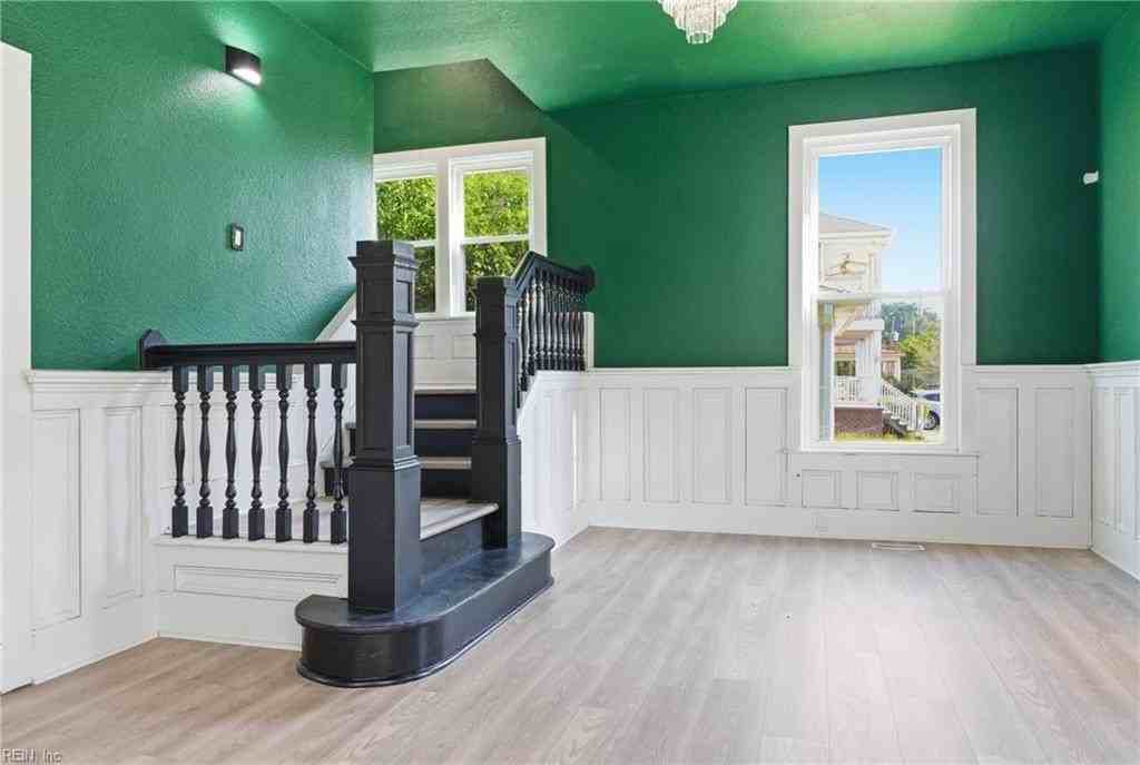 123 Saint James Ave - Photo 2 of 27