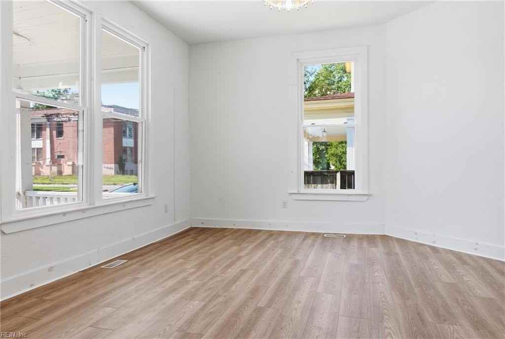 123 Saint James Ave - Photo 3 of 27