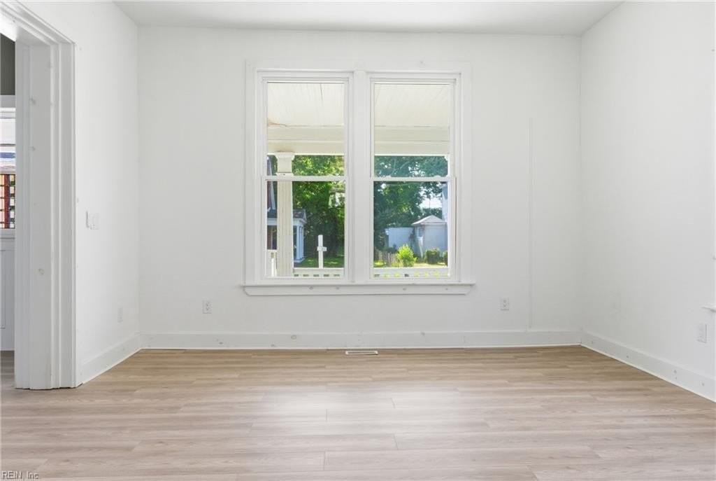 123 Saint James Ave - Photo 4 of 27