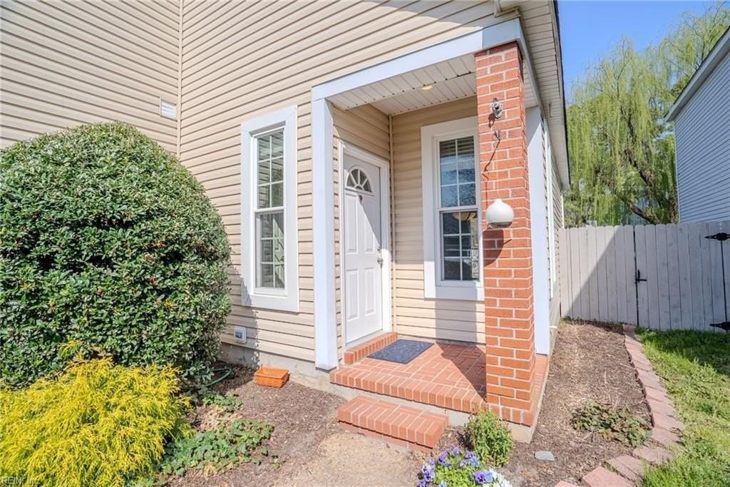 2157 Marina Shores Dr - Photo 3 of 24