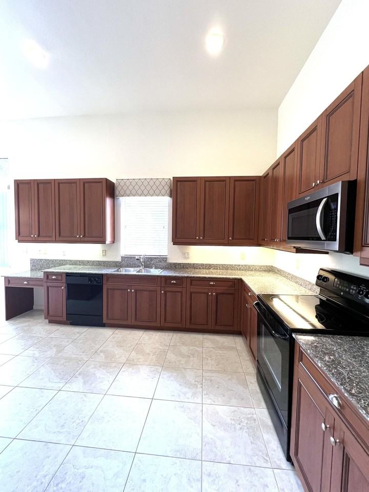 9774 Isles Cay Dr - Photo 6 of 39