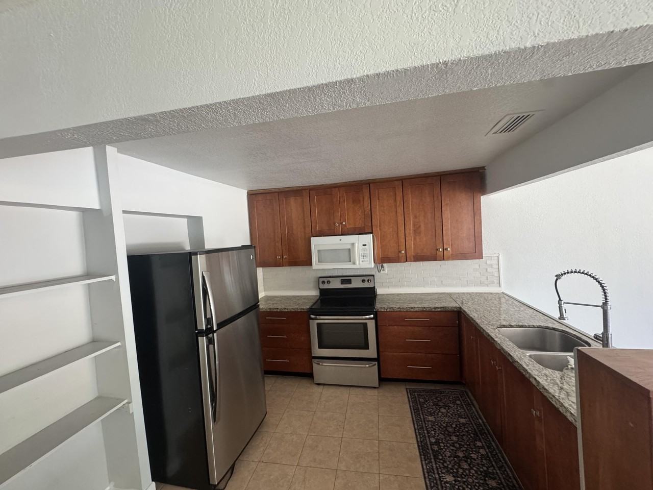 6101 Ne 4th Ave - Photo 4 of 9