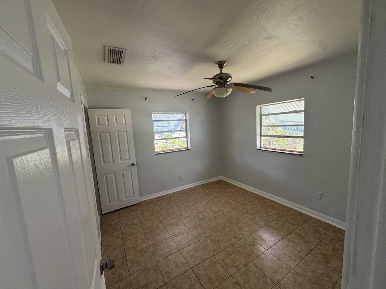 6101 Ne 4th Ave - Photo 5 of 9
