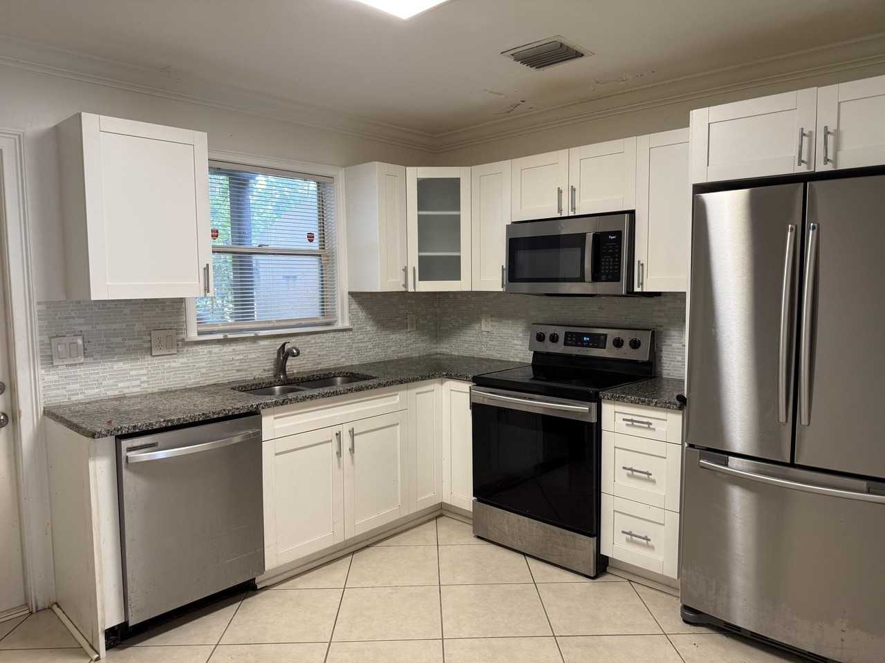 2018 S 10th St #C - Photo 5 of 12