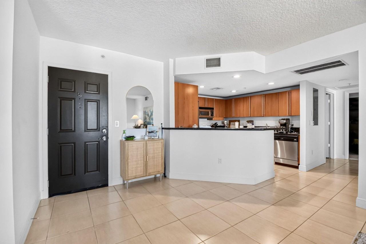 610 Clematis St #700 - Photo 4 of 37