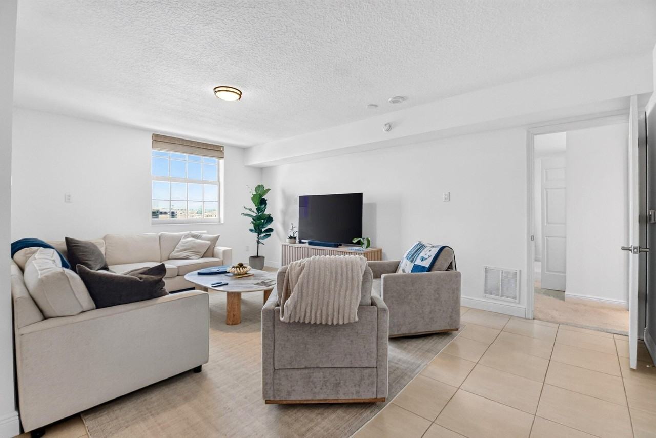 610 Clematis St #700 - Photo 5 of 37