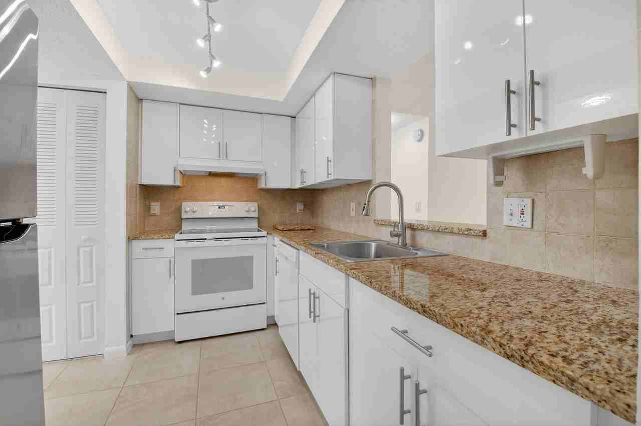 10 Willowbrook Ln #207 - Photo 5 of 46