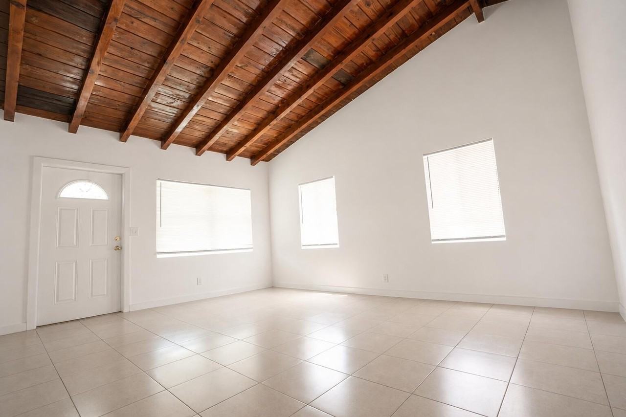3219 Windsor Ave - Photo 4 of 9
