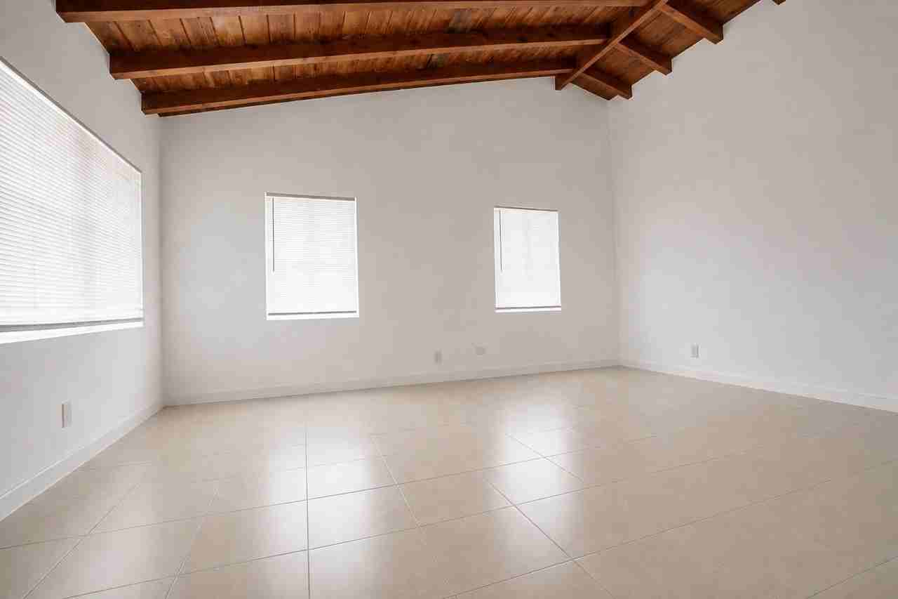 3219 Windsor Ave - Photo 5 of 9