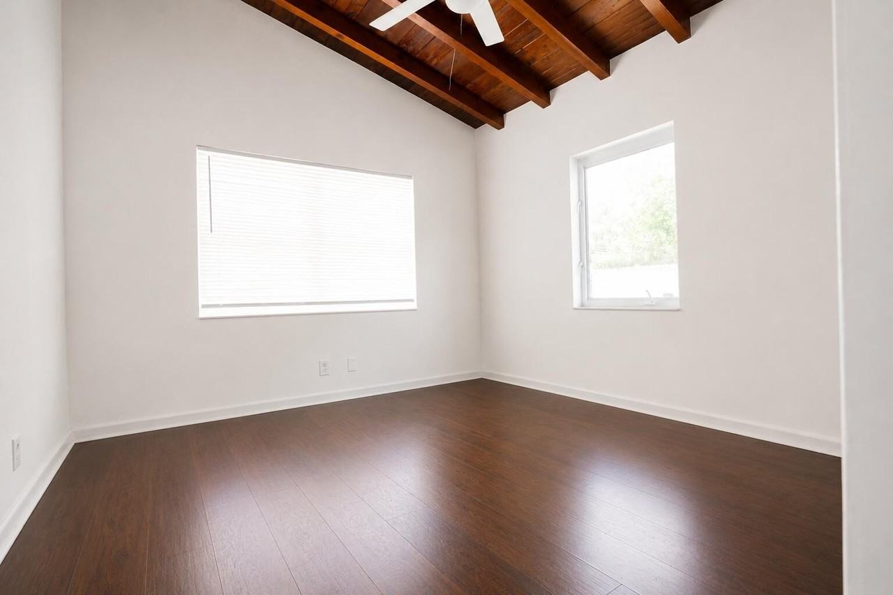 3219 Windsor Ave - Photo 7 of 9