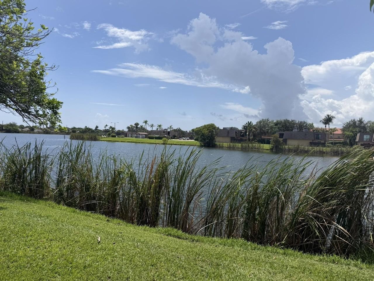 1501 Waterview Cir - Photo 3 of 20