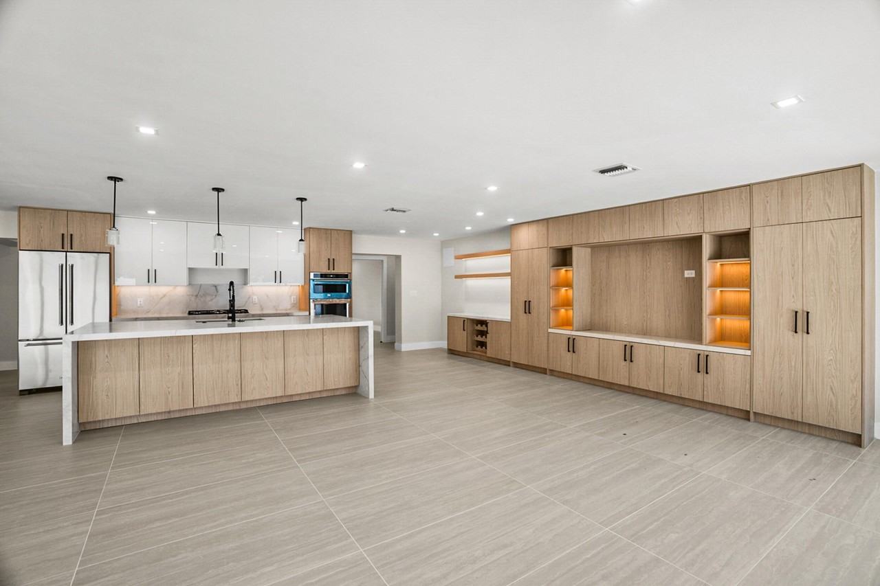 5496 Ne 22nd Ave - Photo 3 of 44
