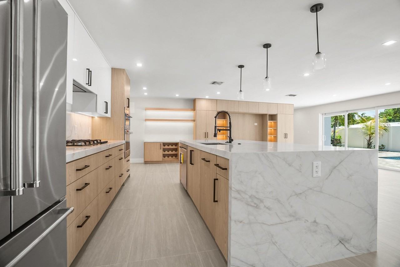 5496 Ne 22nd Ave - Photo 5 of 44