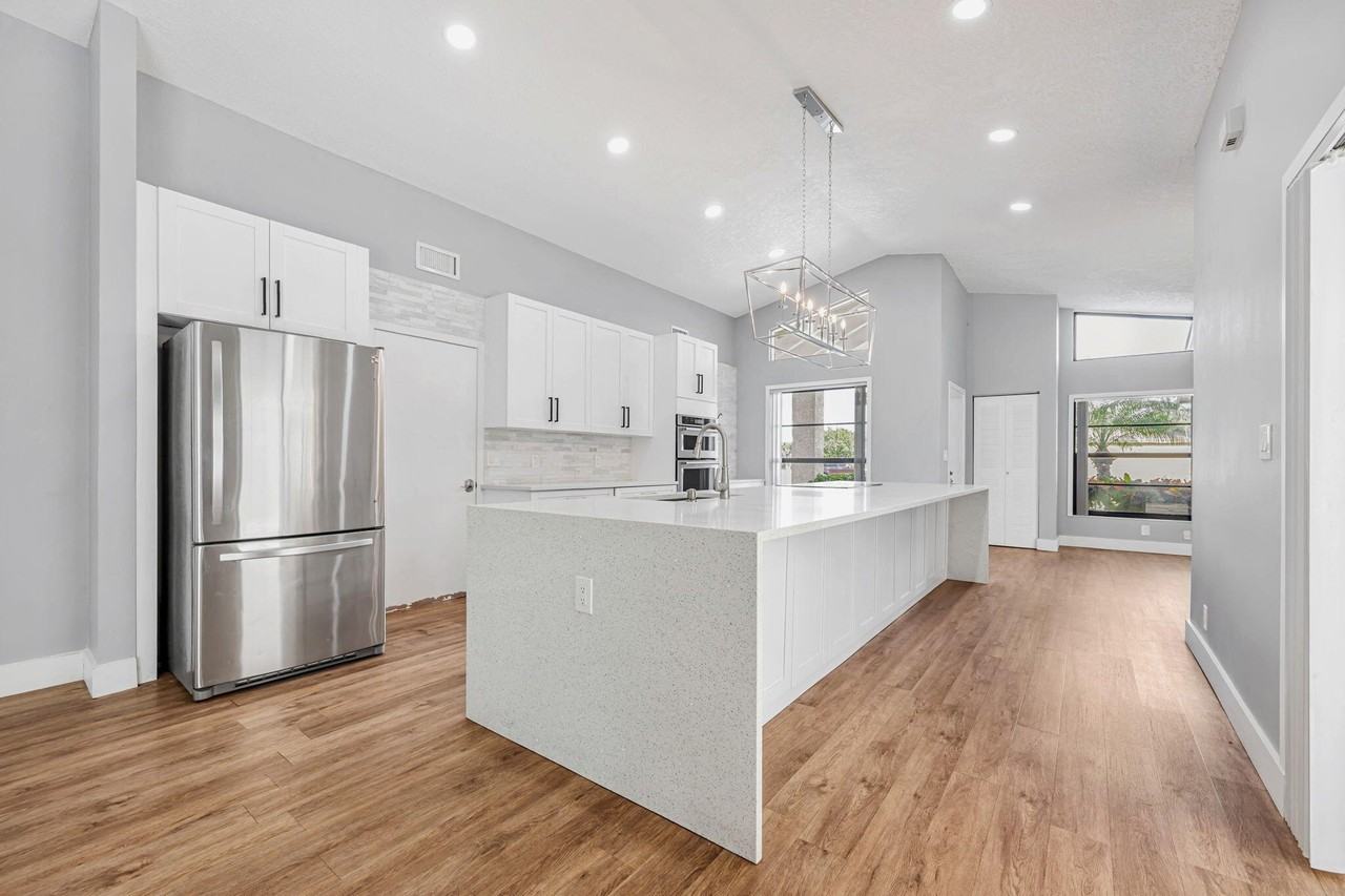 21356 Summertrace Cir - Photo 4 of 33