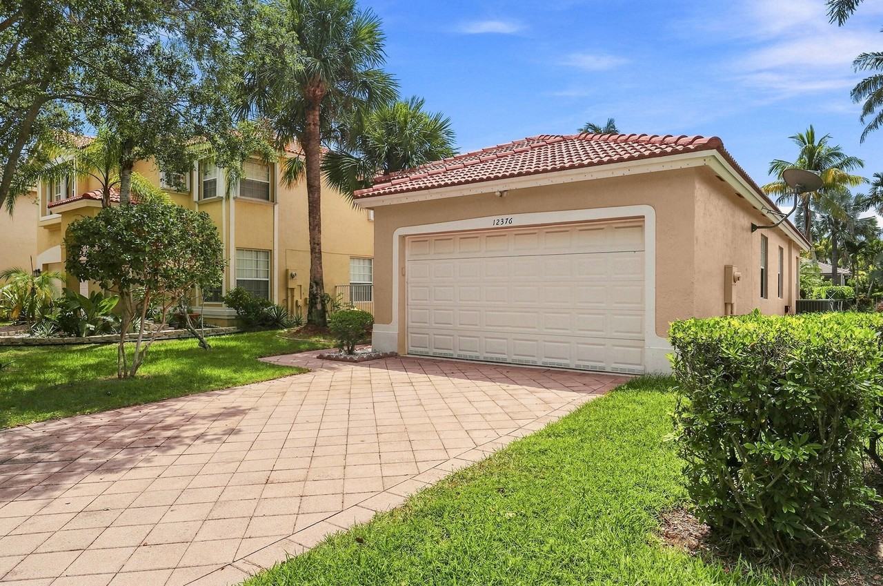 12376 Nw 53rd St - Photo 2 of 36