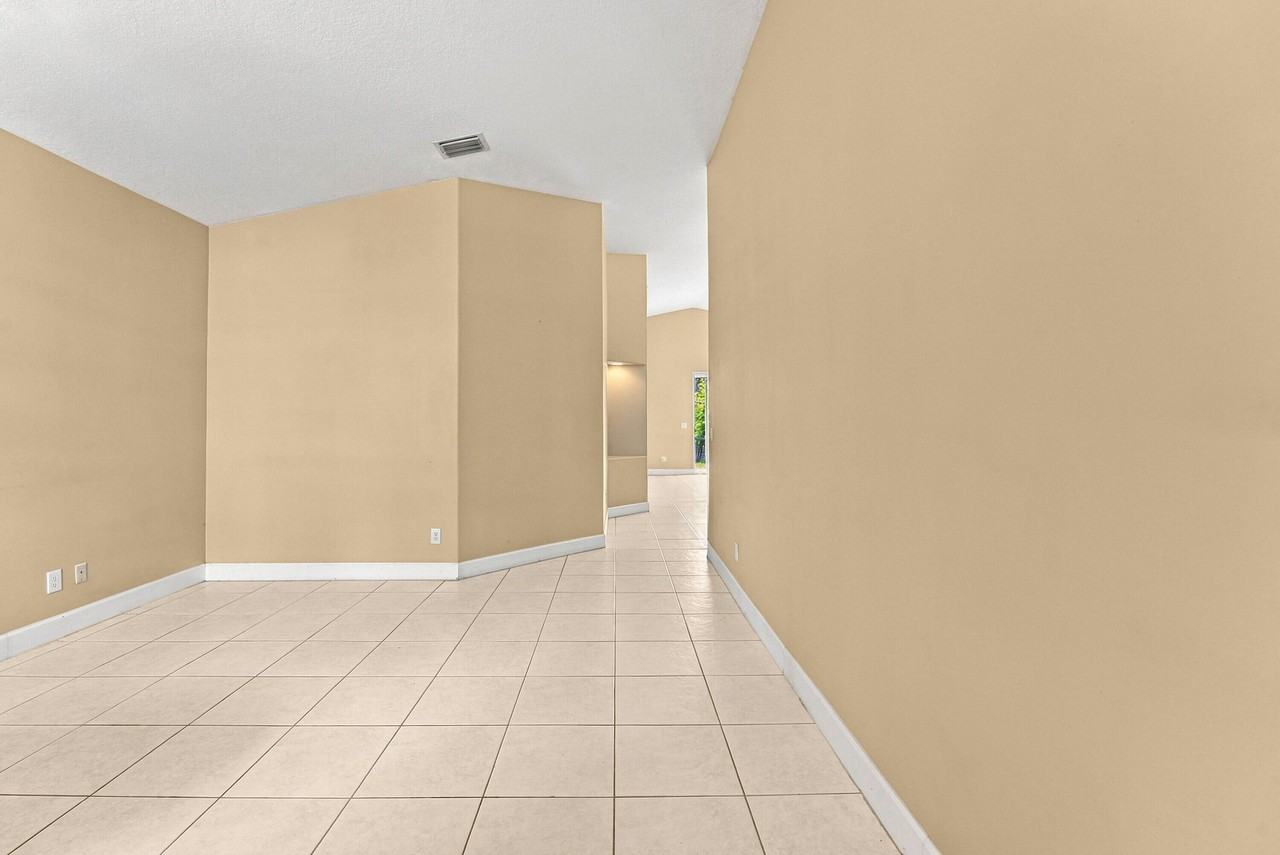 12376 Nw 53rd St - Photo 3 of 36