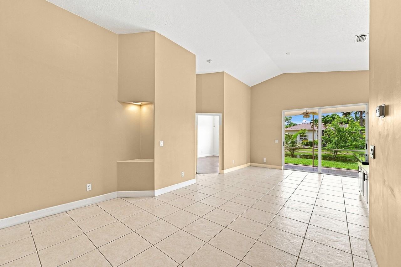 12376 Nw 53rd St - Photo 6 of 36
