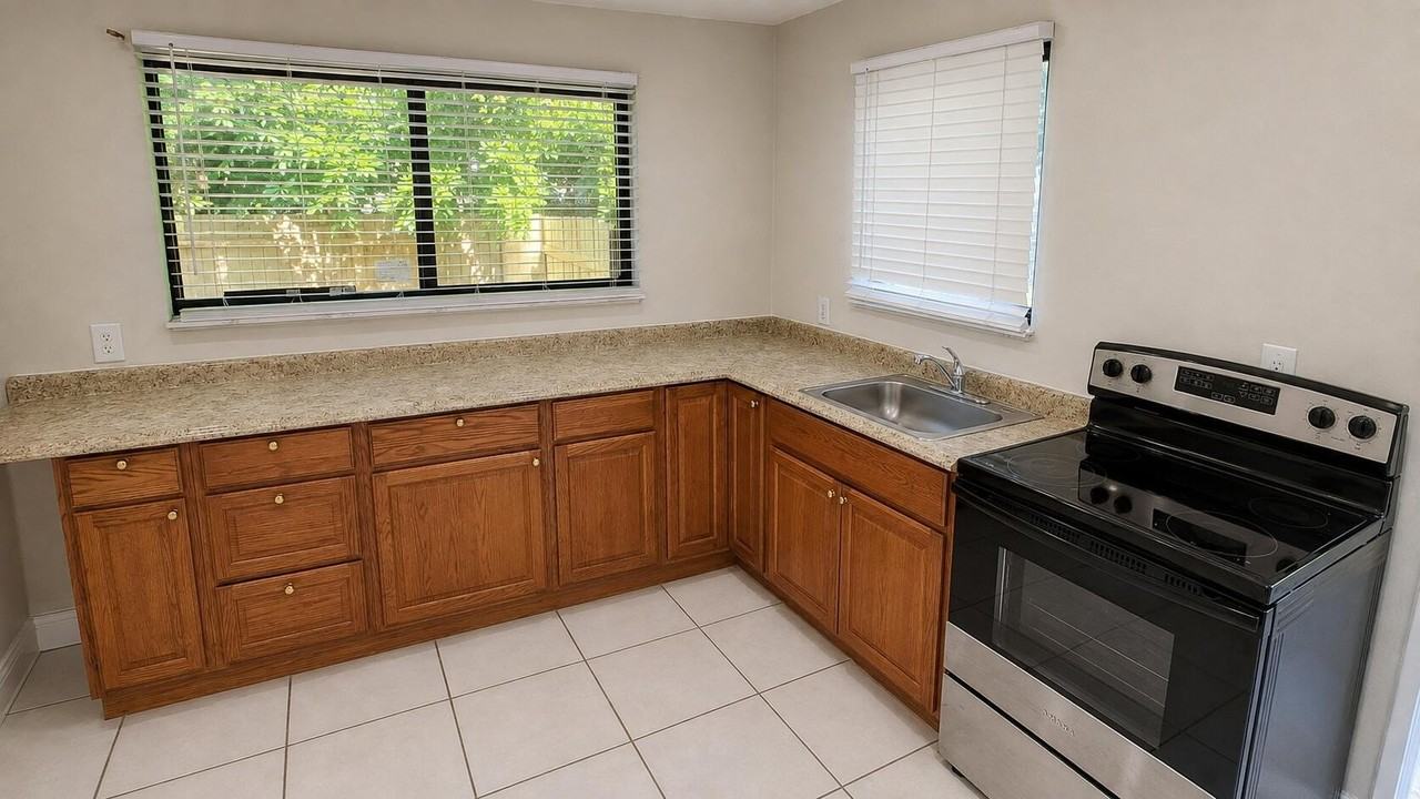 6220 Sw 27th St #3 - Photo 5 of 8