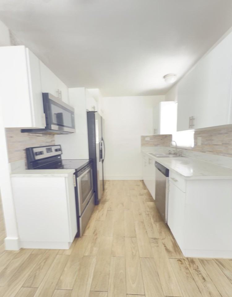 3530 Nw 1st Ct - Photo 5 of 9