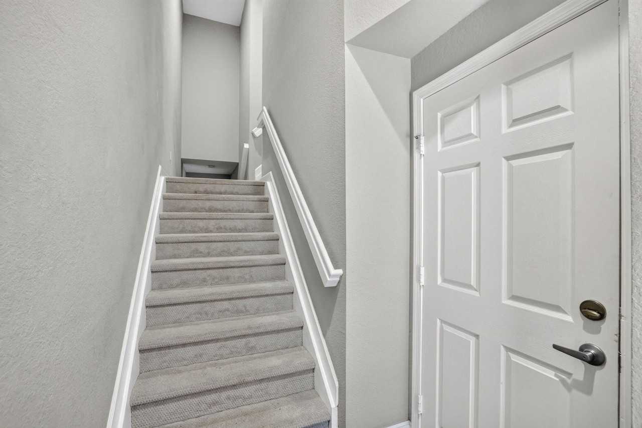 433 Ne 1st St - Photo 3 of 40