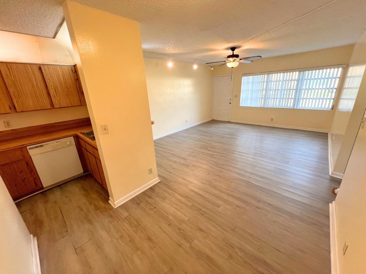 843 Twin Lakes Dr #30B - Photo 4 of 17