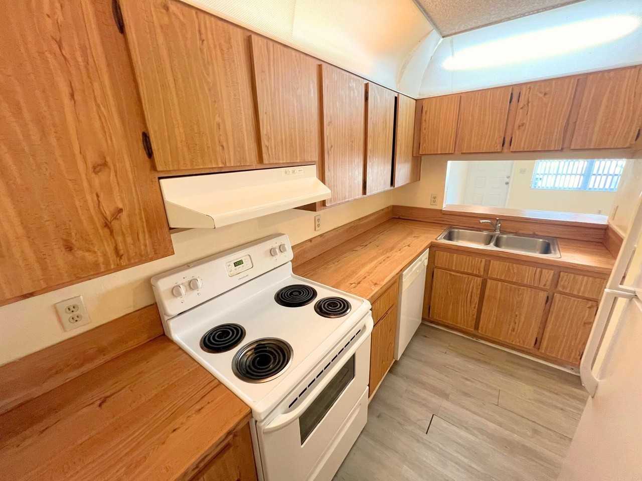 843 Twin Lakes Dr #30B - Photo 5 of 17