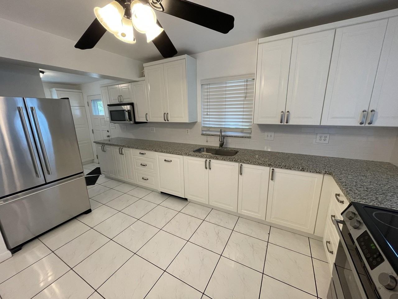 845 Nw 10th Ave - Photo 2 of 25