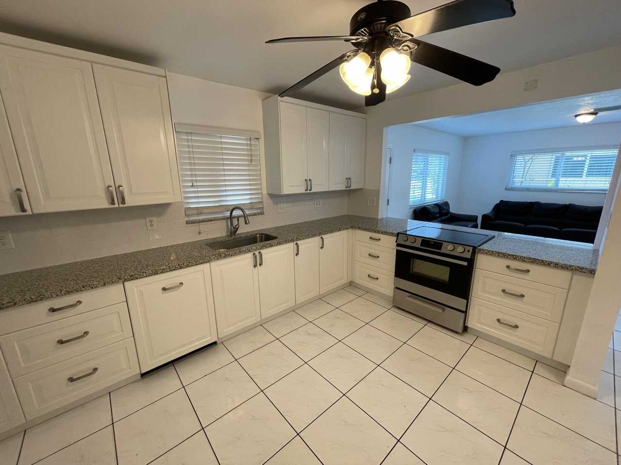 845 Nw 10th Ave - Photo 3 of 25