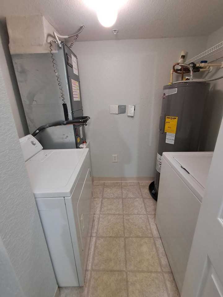 161 Sw Palm Dr #204 - Photo 7 of 33
