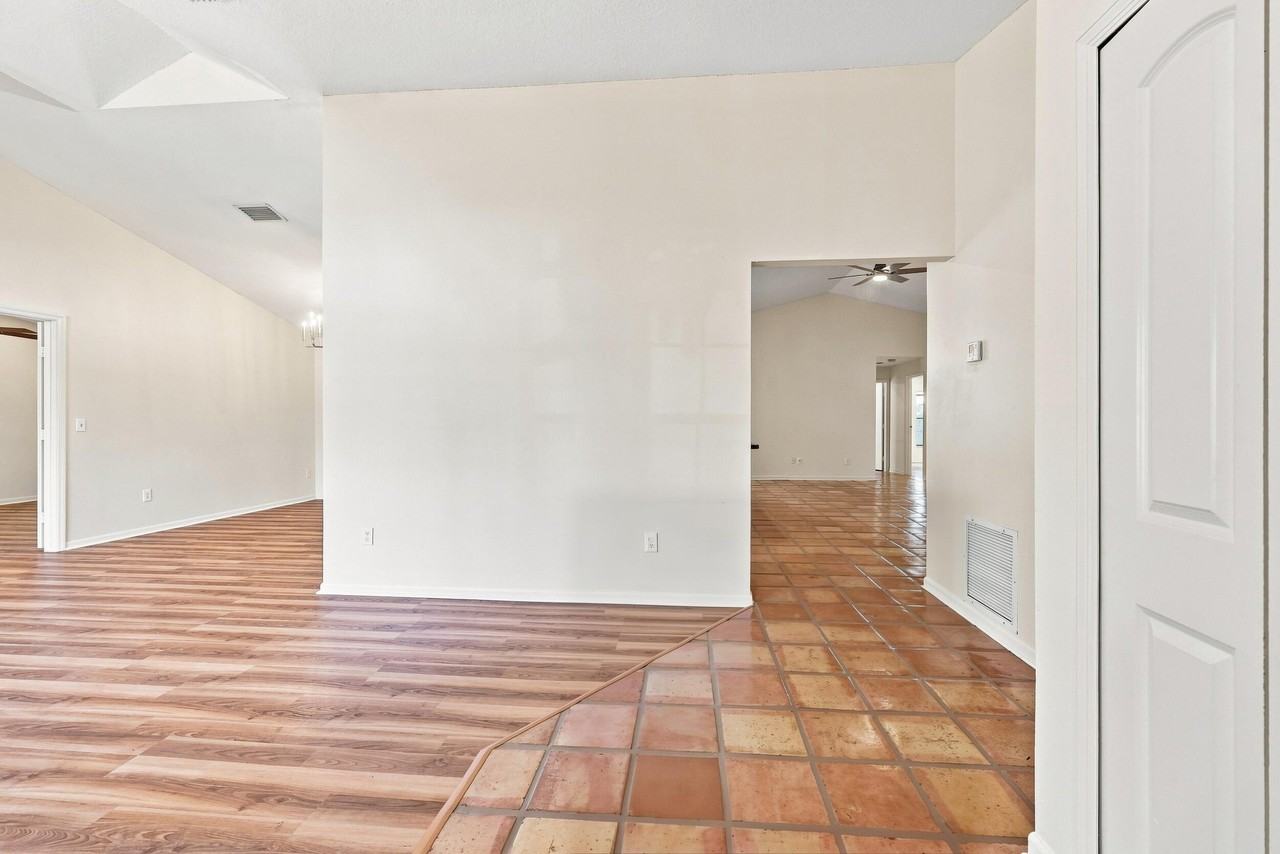10798 Cypress Bend Dr - Photo 4 of 50