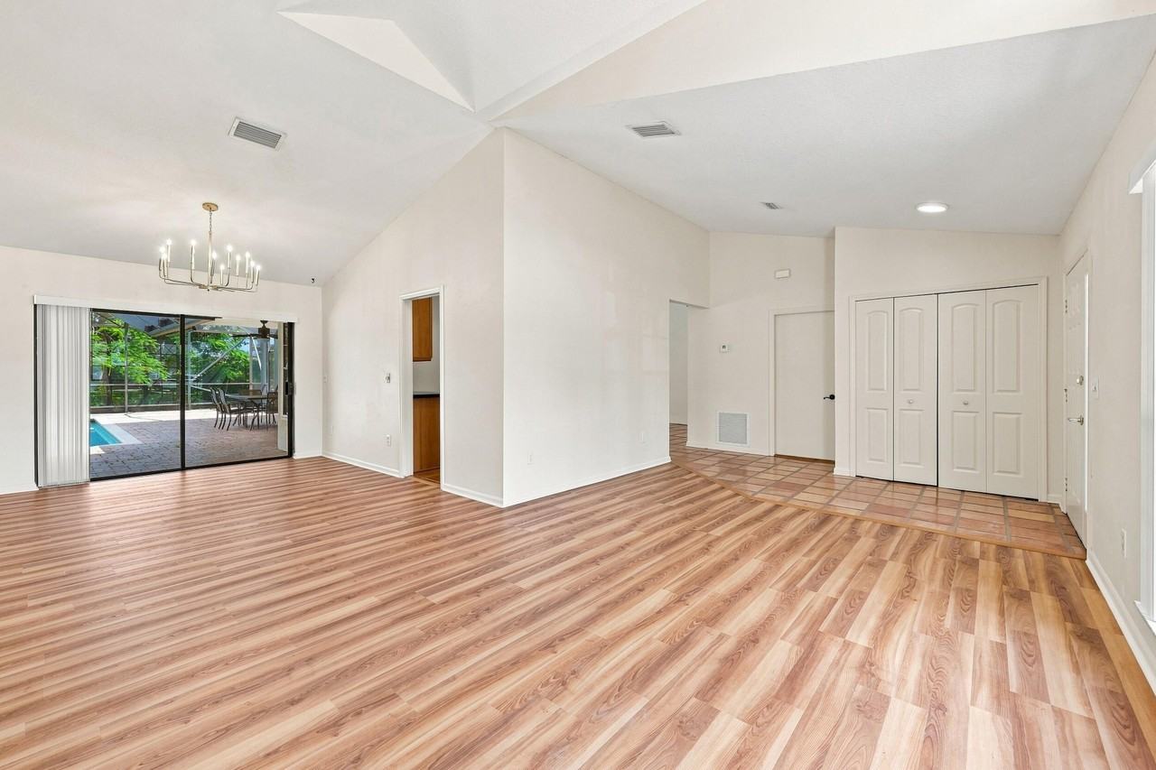 10798 Cypress Bend Dr - Photo 7 of 50